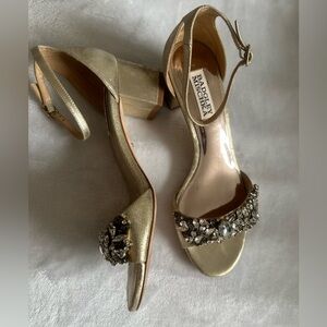 Badgley Mischka 6.5 gold heels. Sandals w block heel, rhinestone detail.